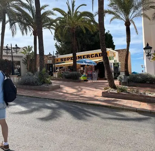 Lovely Ground Floor דירה *