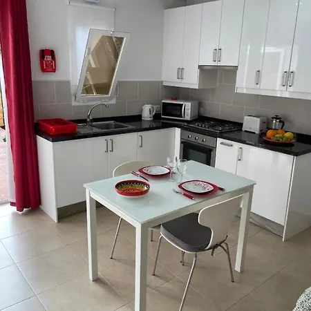 Lovely Ground Floor Apartmán *