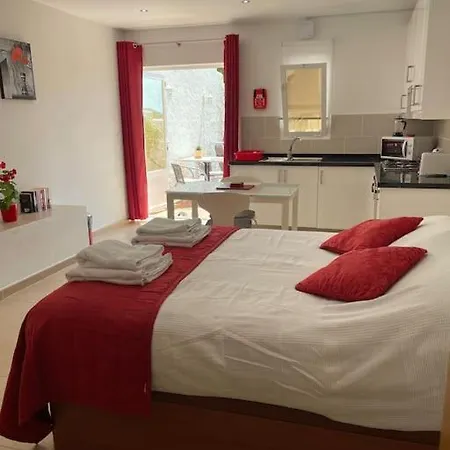 Lägenhet Lovely Ground Floor Nerja