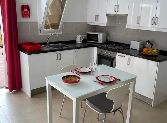 Lovely Ground Floor Appartamento *