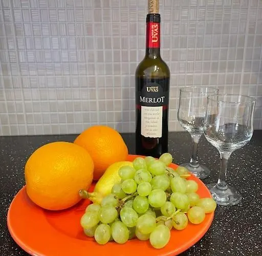 Lovely Ground Floor アパート